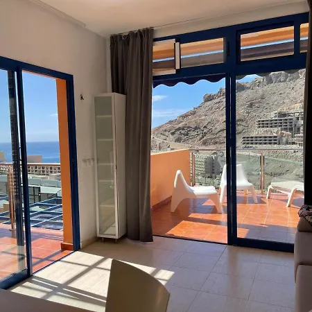 Appartement With Views Of Sea And Mountains