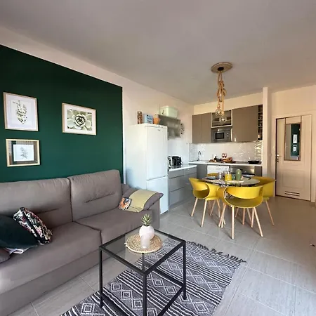 Appartement With Views Of Sea And Mountains *