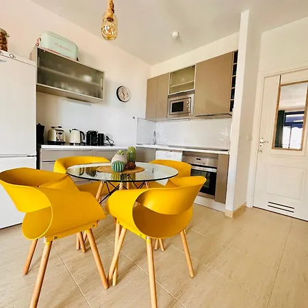 With Views Of Sea And Mountains Appartement